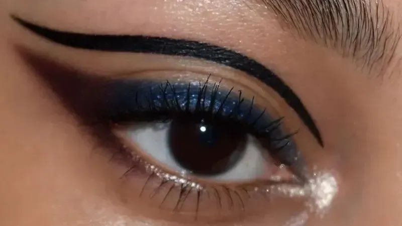 <p><span class="relative -mx-px my-[-0.2rem] rounded-sm px-px py-[0.2rem]">Antalya'da, Türkiye genelinde olduğu gibi, en yaygın göz rengi kahverengidir.</span> <span class="relative -mx-px my-[-0.2rem] rounded-sm px-px py-[0.2rem]">Türkiye'de yapılan bir araştırmaya göre, kahverengi göz rengi %90,8 oranında görülmektedir.</span> <span class="relative -mx-px my-[-0.2rem] rounded-sm px-px py-[0.2rem]">Dünya genelinde de kahverengi göz rengi en yaygın olup, insanların %55 ila %79'u kahverengi gözlere sahiptir.</span></p>