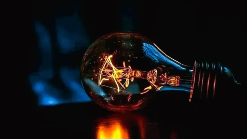 <p>İzmir 6 Mayıs 2025 Salı  <a href="https://www.antalyahakkinda.com/haberleri/elektrik-kesintisi" class="tag-link" title="Tüm elektrik kesintisi haberleri" target="_blank">elektrik kesintisi</a> duyurusu detayları şu şekilde yer aldı;</p>
<p><strong>Aliağa ilçesi:</strong></p>
<p>Yenişakran Mahallesi: 394/1. Sokak, Çeşme Önü Caddesi, 394. Sokak, 397. Sokak, 398. Sokak, 399. Sokak, 400. Sokak, 401. Sokak, 403. Sokak, 404. Sokak, 405. Sokak, 406. Sokak, 407. Sokak<br />Kesinti saati: 02:00 – 05:00</p>