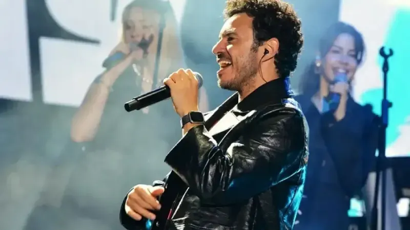 <p><span>Sunucu Hasan Can Kaya'nın yönelttiği "En uzun ilişkin ne kadar sürdü?" sorusuna içtenlikle yanıt veren Buray "24 yaşındayken kızı istedim, 25 yaşında evlendim. 31 yaşında boşandım. Eski eşim Avustralya doğumluydu ama ailesi Türk'tü" ifadelerini kullandı. Ünlü şarkıcı Buray, katıldığı programda özel hayatına dair en çarpıcı açıklamasını yaptı. "6 yıl evli kaldım" dedi. </span></p>