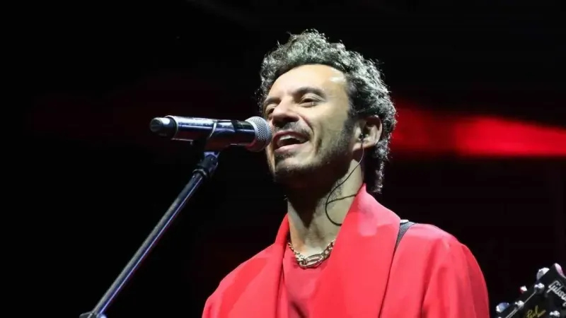 <p><span>Ünlü pop şarkıcısı Buray, katıldığı "Konuşanlar" programında özel hayatına dair ilk kez samimi açıklamalarda bulundu. </span>"6 yıl evli kaldım" diyen sanatçı, Avustralya'da yaptığı evliliği ve genç yaşta verdiği bu kararı ilk kez kamuoyuyla paylaştı.</p>