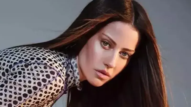 <p><span>Şarkılarıyla geniş bir hayran kitlesine ulaşan ünlü sanatçı Derya Uluğ, İzmir'de verdiği konser sonrası yaşadığı korku dolu anları sosyal medya hesabından takipçileriyle paylaştı. </span></p>