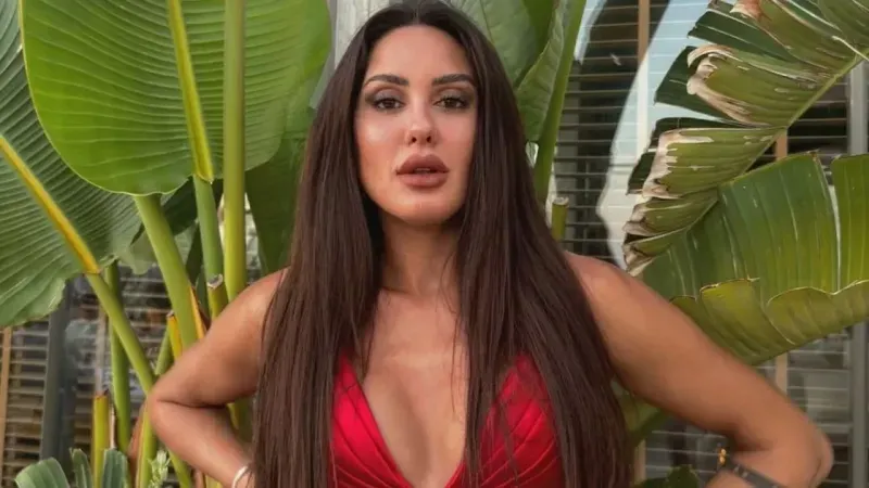 <p><span>Işık, ''Bu acının tarifi cidden yok. Ama hayatımda ilk kez çektiğim acının sonunda mutluluk gözyaşları dökeceğimi biliyorum. Sağlıkla gel aşkım oğlum. Allah'ım bana güç ver. Bana sabır ver. Acımı azalt. Sağlıkla kavuşayım yavruma'' ifadelerini kullanmıştı.</span></p>