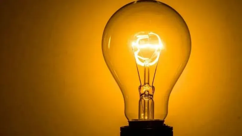 <p class="has-medium-font-size"><strong>Isparta’nın Gelendost, Keçiborlu, Merkez, Senirkent, Yalvaç ve Yenişarbademli ilçelerinde 8 Ağustos 2025 tarihinde elektrik kesintisi yaşanacak.</strong></p>
<p>AEDAŞ tarafından yapılan açıklamaya göre, Isparta’nın Gelendost, Keçiborlu, Merkez, Senirkent, Yalvaç ve Yenişarbademli ilçelerinde şebeke yenileme ve bakım çalışmaları nedeniyle 8 Ağustos 2025 tarihinde bazı mahallelerde planlı elektrik kesintileri uygulanacak. Planlı elektrik kesintileri listesi şu şekilde:</p>
<p>08:30 – 09:30<br />Gelendost: Afşar Köyü<br />Merkez: Hızırbey (1548, 1550 Sk.)</p>
<p>09:00 – 16:00<br />Keçiborlu: Merkez Cumhuriyet, İlyaskurt, Kuşçular, Orta Cumhuriyet, Orta Kurtuluş, Tepecik, Yeni Yaka, Yeni Mh.; Senir Köyü (Cumhuriyet, Orta, Yeni Mah., Yirçe Yolu Sk.)<br />Merkez: Çünür Mah. (270 Cd., 273 Cd.), Merkez genel bölge<br />Senirkent: Başköy Köyü, Büyükkabaca Köyü (Sultan Süleyman Mah. Çaylak Küme Evleri)<br />Yalvaç: Merkez Akköprü, Bağlar, Fatih Bağlar Yolu, Fatih Meydan, Görgü Bayram İmam Hatip, Görgü Camii (Deliktaş Cd., Yiğit), Kaşaşağı, Kaşhacıbey (Hacıabdurrahman Sk., Pelitaltı Cd.), Kaşyukarı (Gazipaşa Cd., Çifteler Cd., Çiçekliçeşme), Kuşku (Efeler, Seda Sk., Seyran Sk.), Salur Bahçelievler, Zafer; Sücüllü Köyü (Yeni Mah. Ara Sk., Baloğlu Çıkmazı Sk.)<br />Yenişarbademli: Gündoğdu, Pınarbaşı, Yenicami, Yenice Mahalleleri</p>