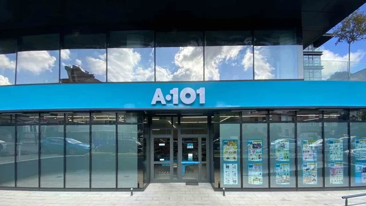 <ul>
<li>Aprilla Para Sayma Makinesi 3.490 TL</li>
<li>HILFE Şarjlı Zincir Testere 1.549 TL</li>
<li>Piranha Darbeli Matkap 799 TL</li>
<li>Piranha Şarjlı Vidalama 999 TL</li>
<li>Kütahya Porselen Servis Tabağı 99,50 TL</li>
<li>Kütahya Porselen Yemek Tabağı 94,50 TL</li>
<li>Kütahya Porselen Pasta Tabağı 89,50 TL</li>
<li>Kütahya Porselen Kase 89,50 TL</li>
<li>Paşabahçe Iconic Kase 179 TL</li>
<li>Paşabahçe Elips Kavanoz 109 TL</li>
<li>Luminarc Opal Fırın Kabı Çeşitleri 119 TL</li>
<li>Papilla Kapaklı Sote Tava 399 TL</li>
<li>Papilla Döküm Waffle Tava 599 TL</li>
<li>Papilla Ocak Üstü Tost Makinesi 599 TL</li>
</ul>