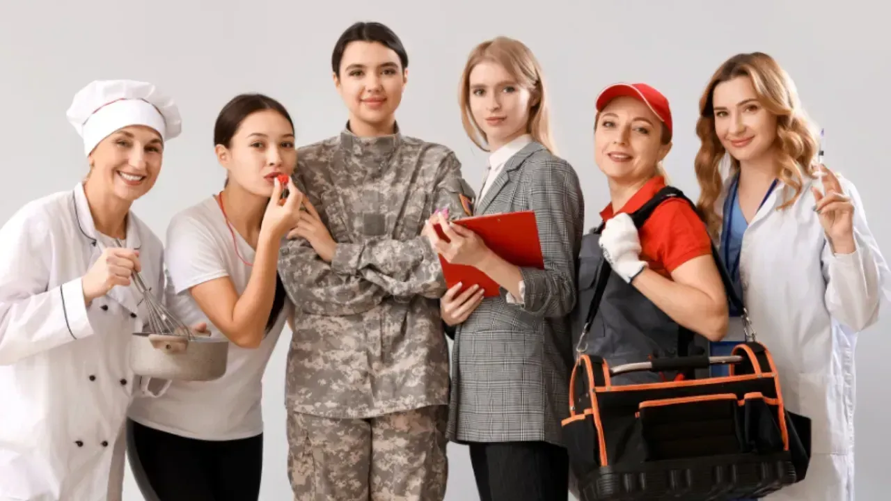 <p>Özellikle de yaz aylarında hizmet sektöründeki açık dikkat çekmektedir. Antalya'da oteller, restoran ve kafeler de hizmet sektöründe çalışacak birçok eleman aranmaktadır. </p>