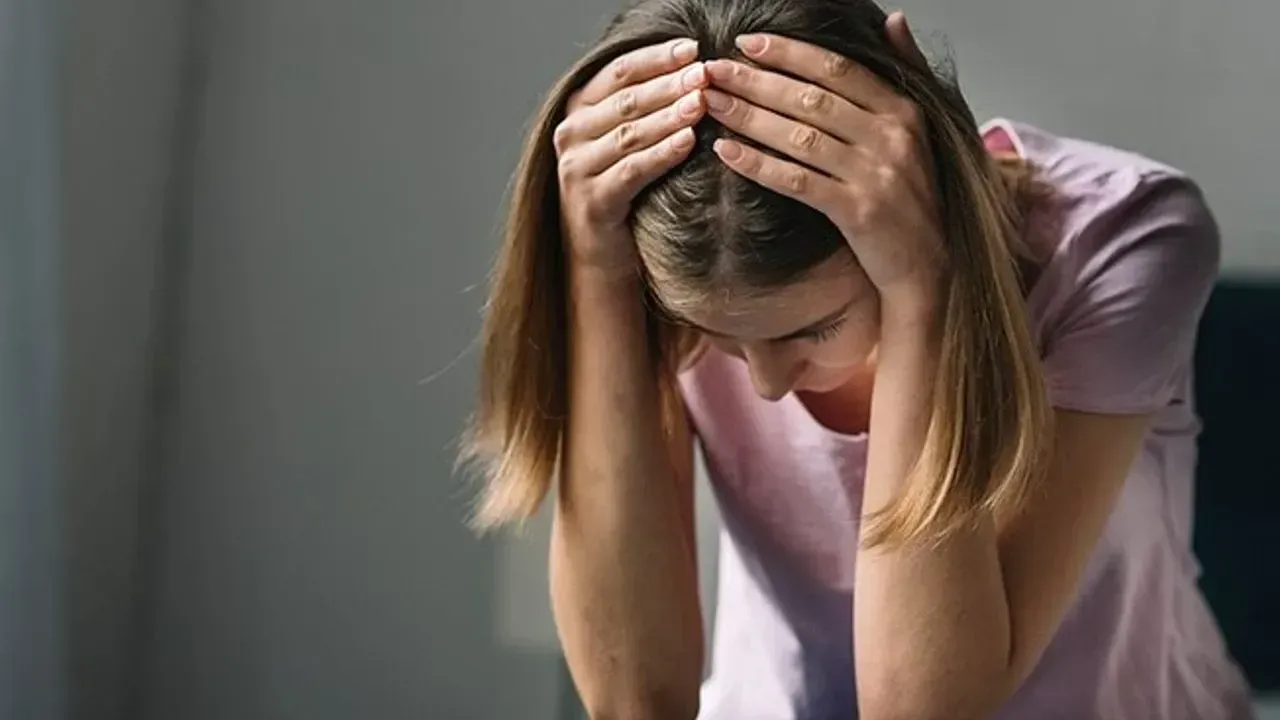 <p>Kepez: Yoğun nüfus, hızlı göç, altyapı eksikliği ve sosyal yaşam olanaklarının yetersizliği gibi nedenlerle yaşam kalitesinin daha zorlayıcı olması,</p>
<p>Serik gibi turizm ve tarım ağırlıklı ilçelerde de gelir istikrarsızlığı ve sezonluk işlerin getirdiği ekonomik belirsizlikler</p>