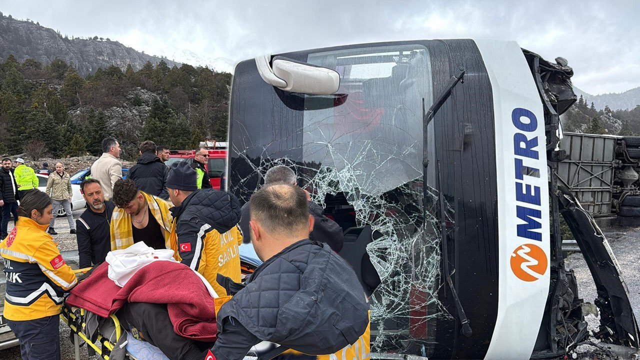 Antalya kara yolunda can pazarı: Yolcu otobüsü devrildi, yaralılar var