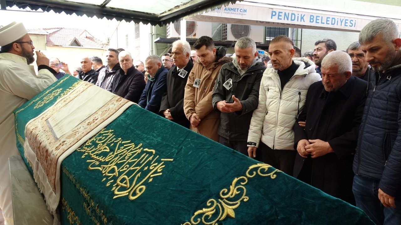 Kızının gözleri önünde öldürülen baba gözyaşlarıyla uğurlandı!