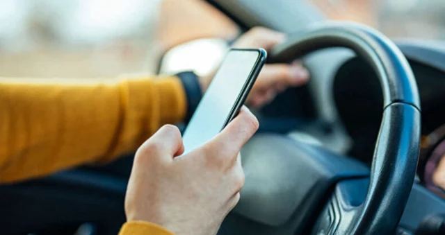 Trafikte Cep Telefonu Kullanımı Ağırlaştırılmış Yeni Yaptırımlarla Cezalandırılıyor