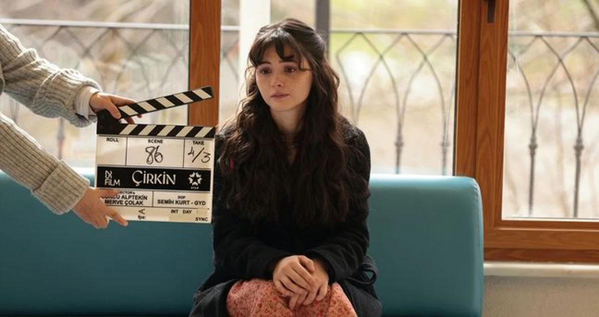 Star Tv Ekranlarının Yeni Yıldızı Derya Pınar Ak ve Çirkin Dizisindeki Başarısı