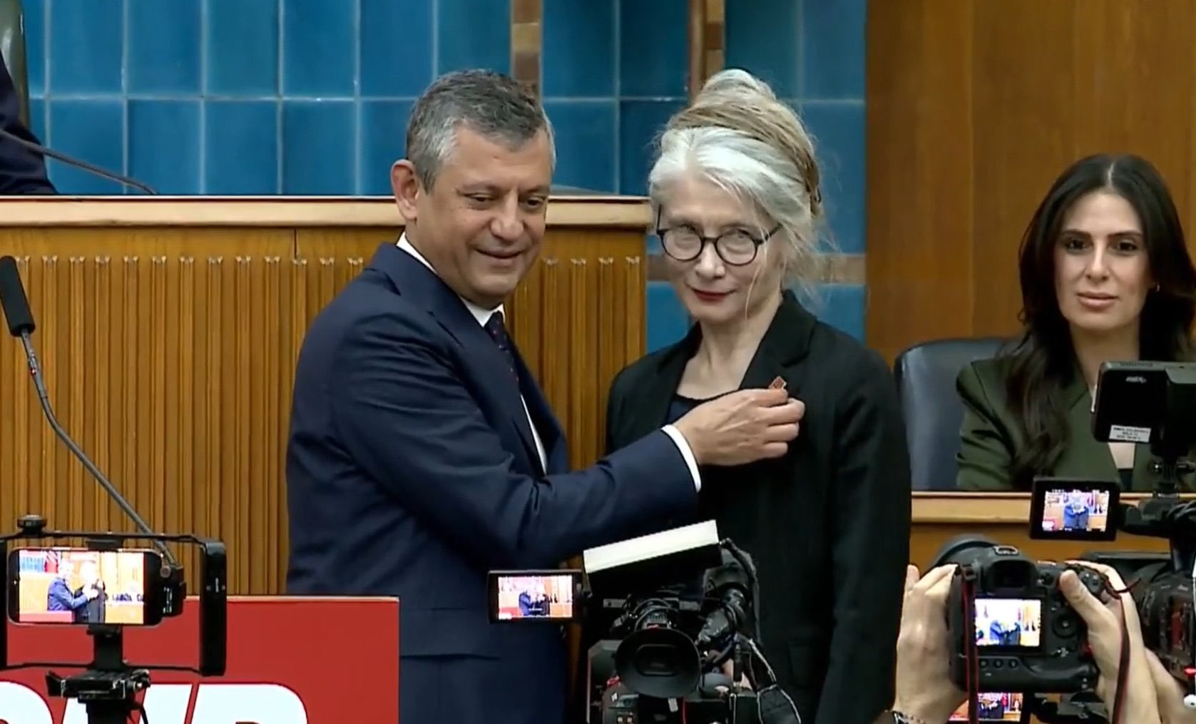 Emine Ülker Tarhan CHP'ye döndü!