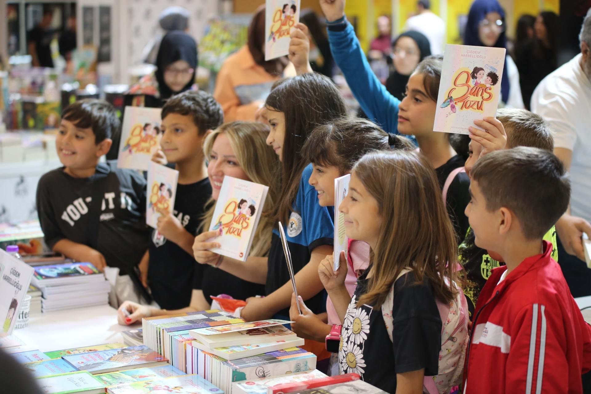 Kepez Kitap Fuarina 4 Gun Edebiyat Tutkunlari Antalyada Bulusuyor 3