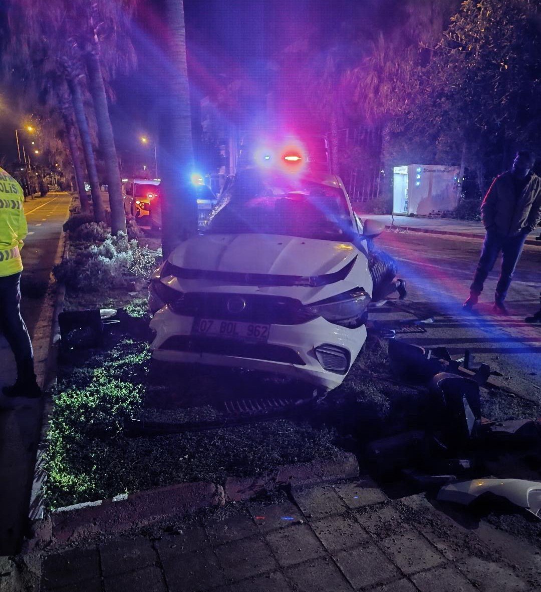 Alanya Otomobil Elektrik Diregine Carpti4