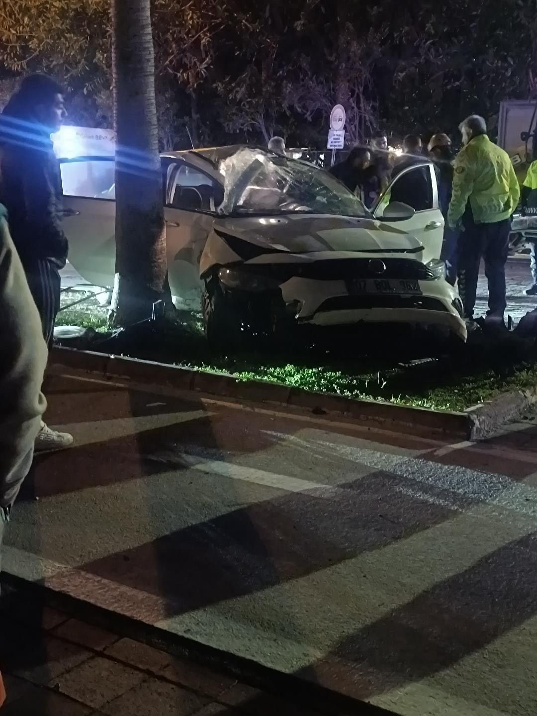 Alanya Otomobil Elektrik Diregine Carpti5