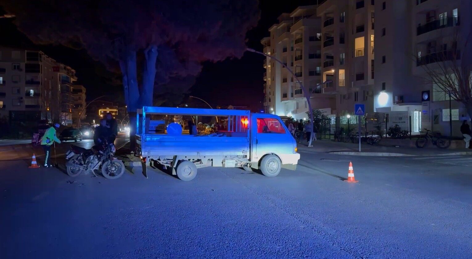 Antalya Kamyonetle Çarpışan Motosikletli Yaralandı4