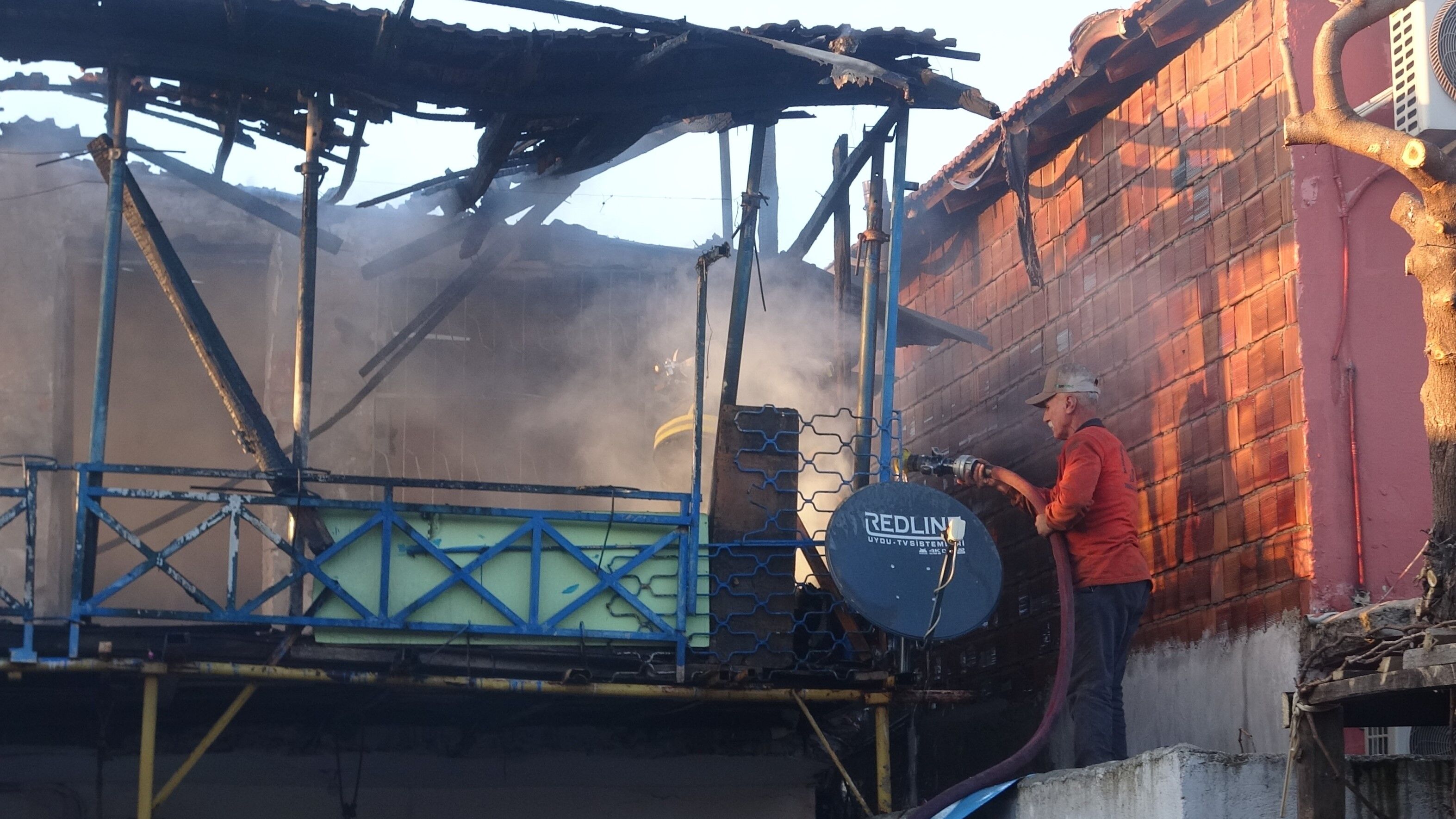 Antalya’da Müstakil Evde Yangın Çıktı1