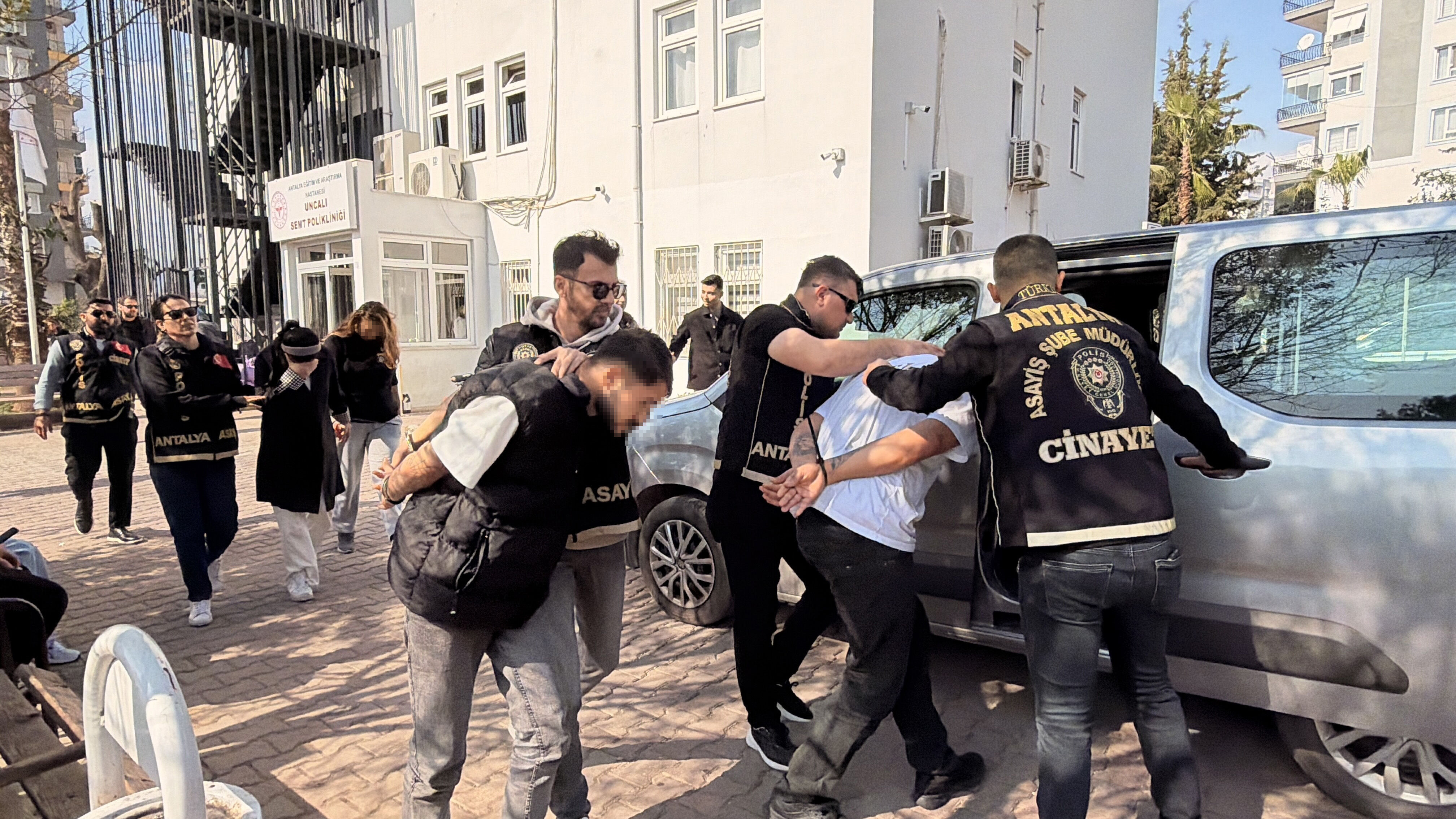 Antalyada Silahli Saldiri Suphelileri Yakalandi