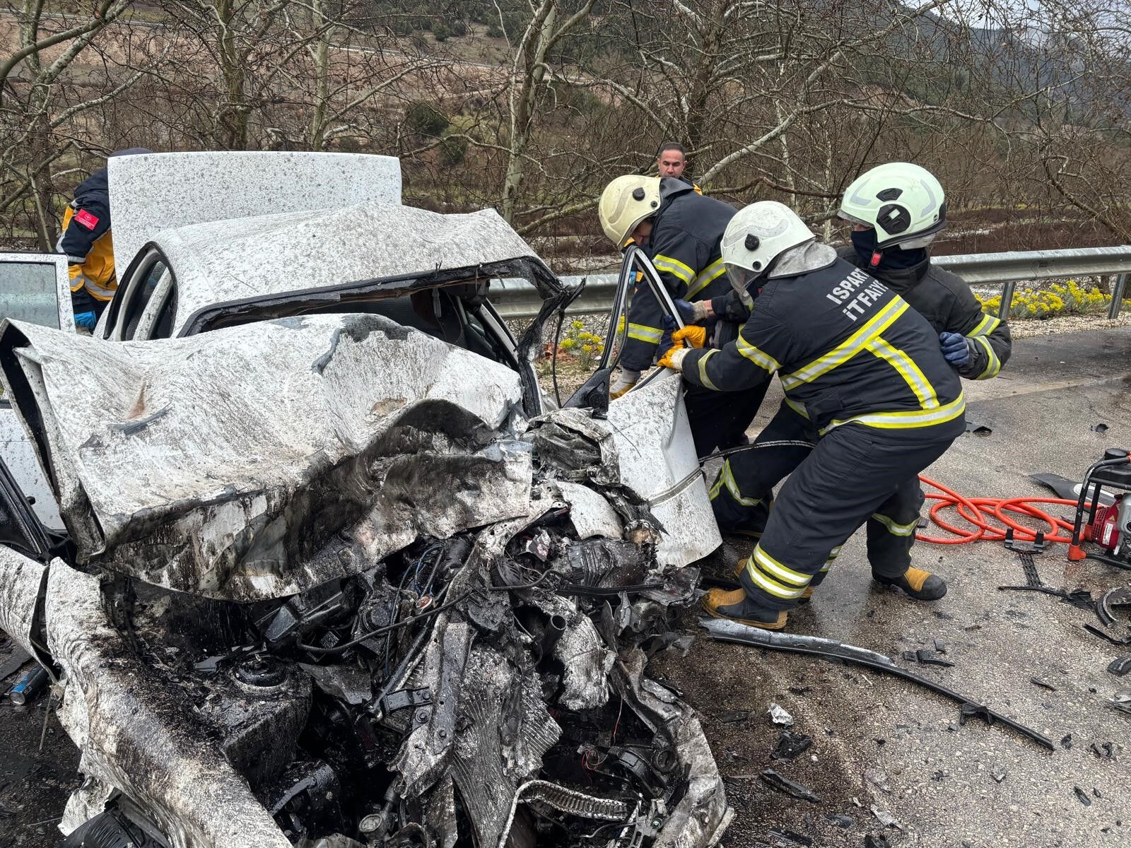 Isparta Antalya Yolu Feci Kaza4