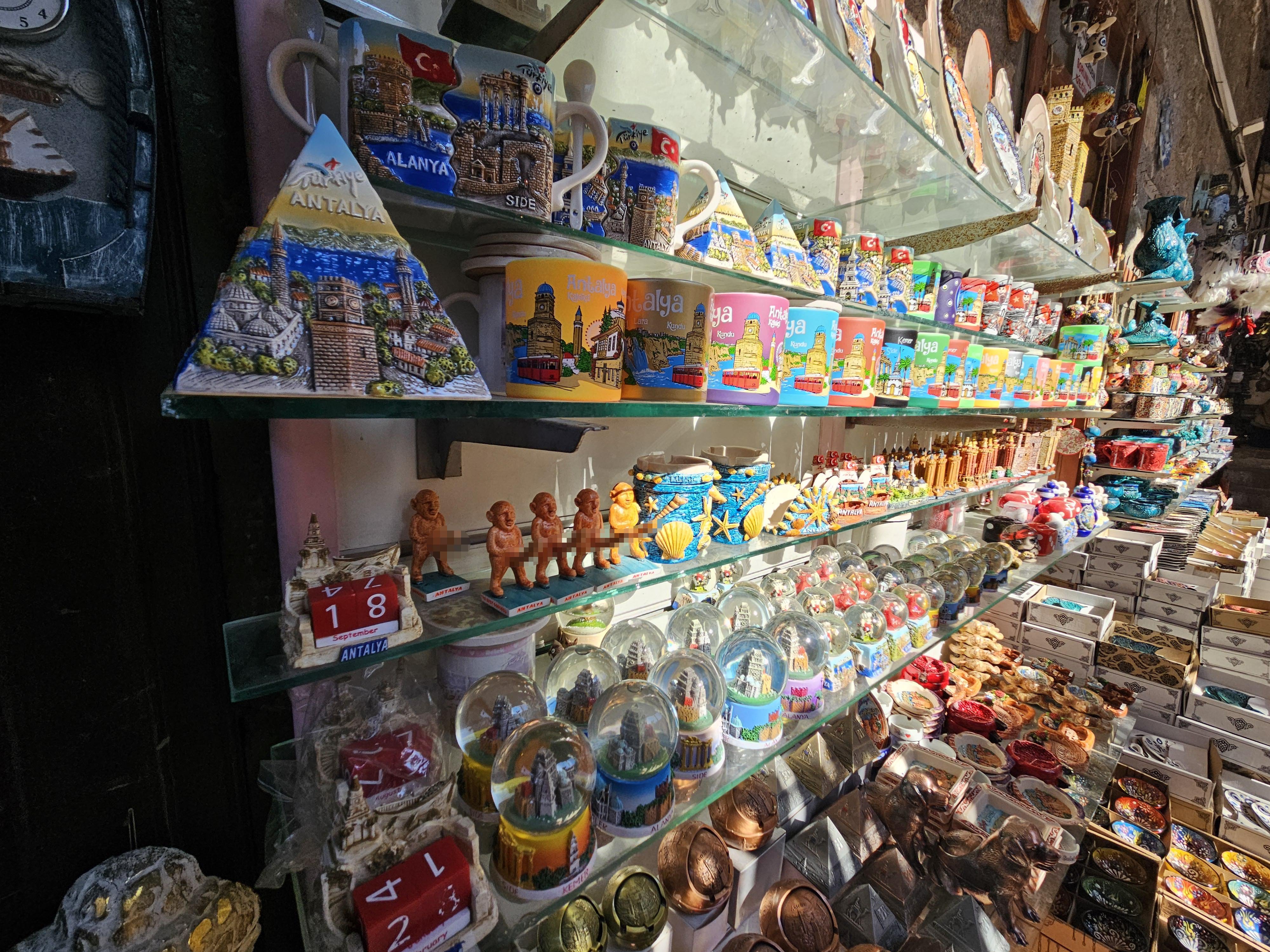 Kaleiçi’nde Tartışmalı ‘Bereket Tanrısı’ Heykeli Tarihi Semti Karıştırdı