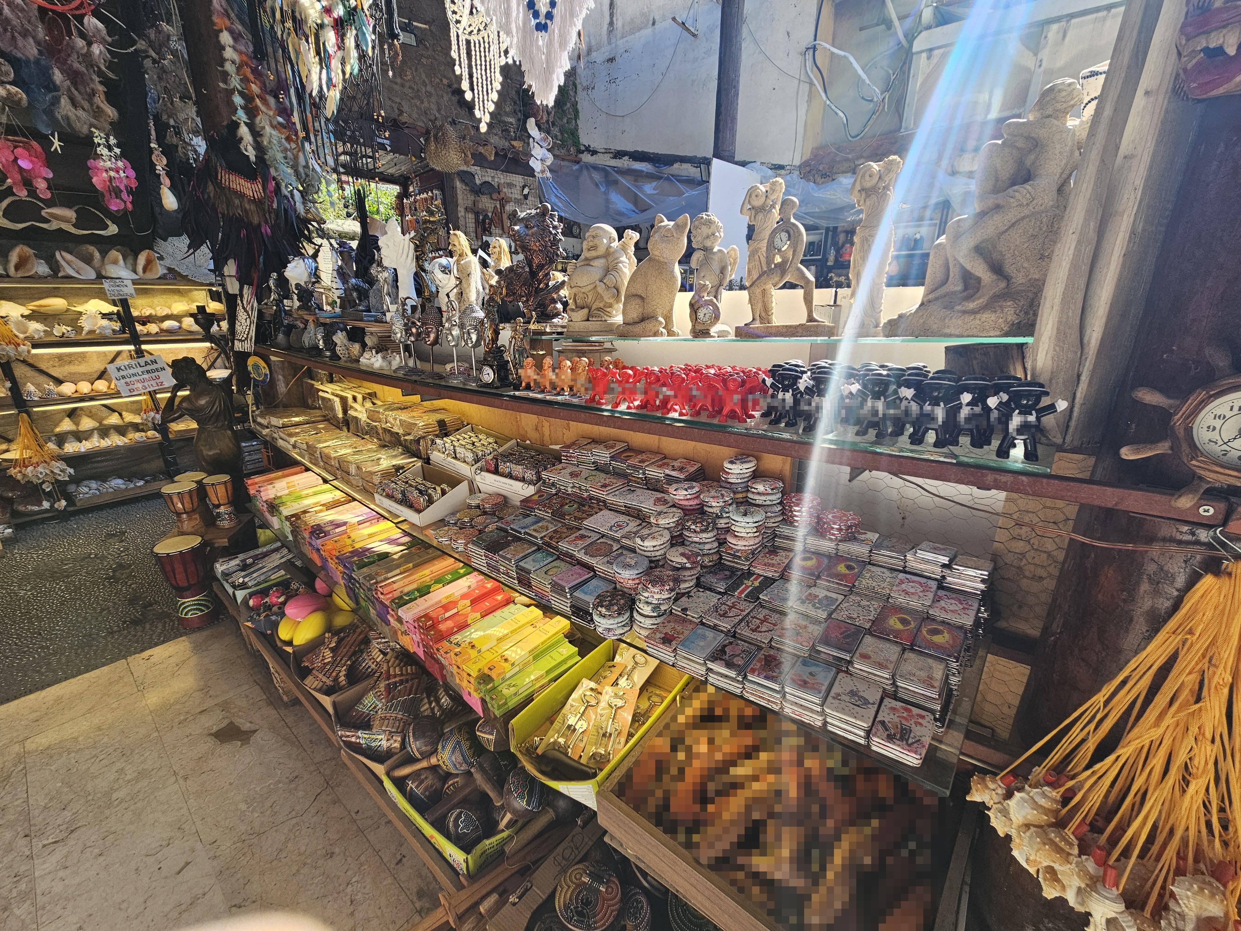 Kaleiçi’nde Tartışmalı ‘Bereket Tanrısı’ Heykeli Tarihi Semti Karıştırdı1