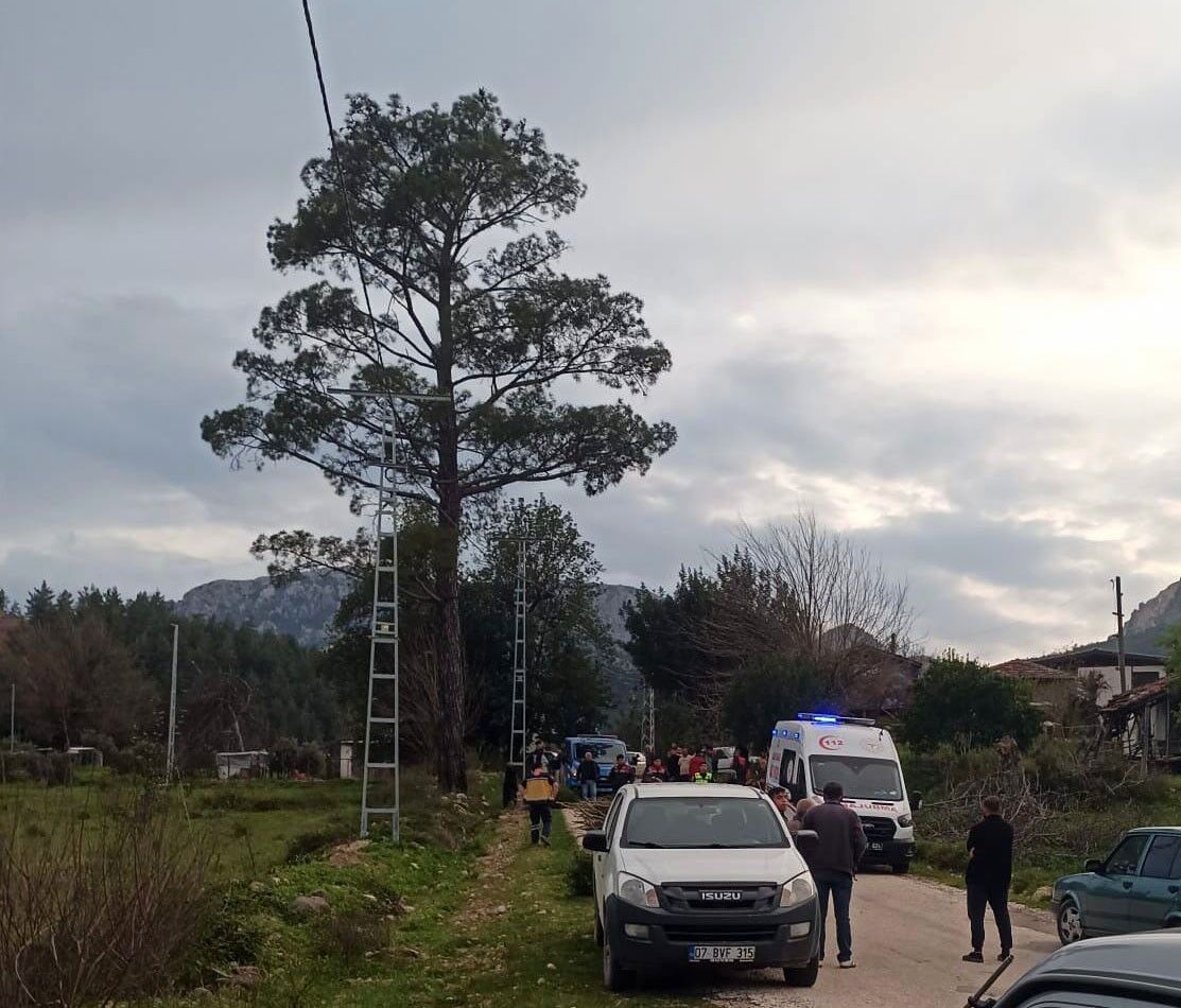 Kamyonetten Düşen Kadın Hayatını Kaybetti