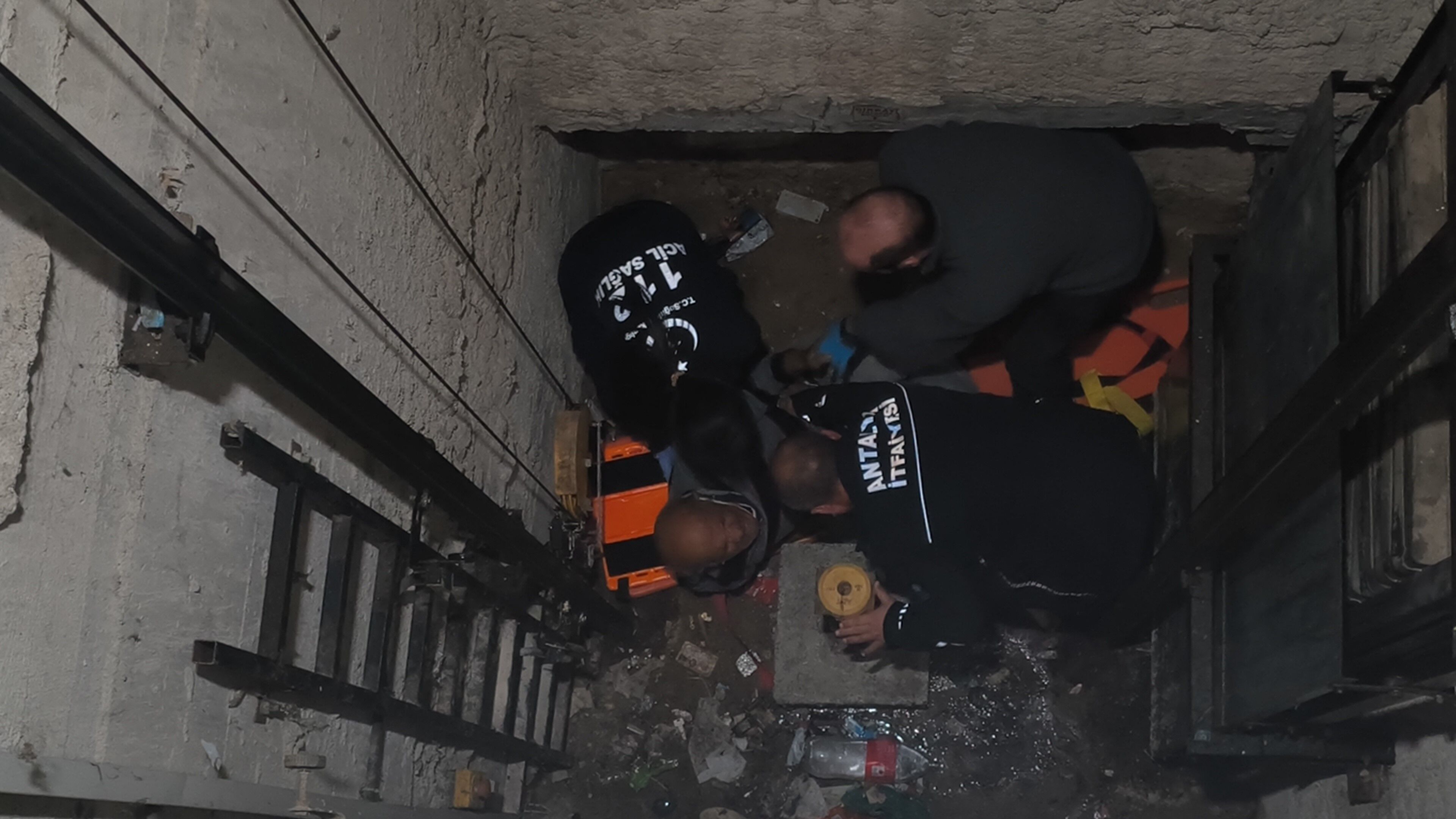 Muratpaşa Asansör Boşluğuna Düştü