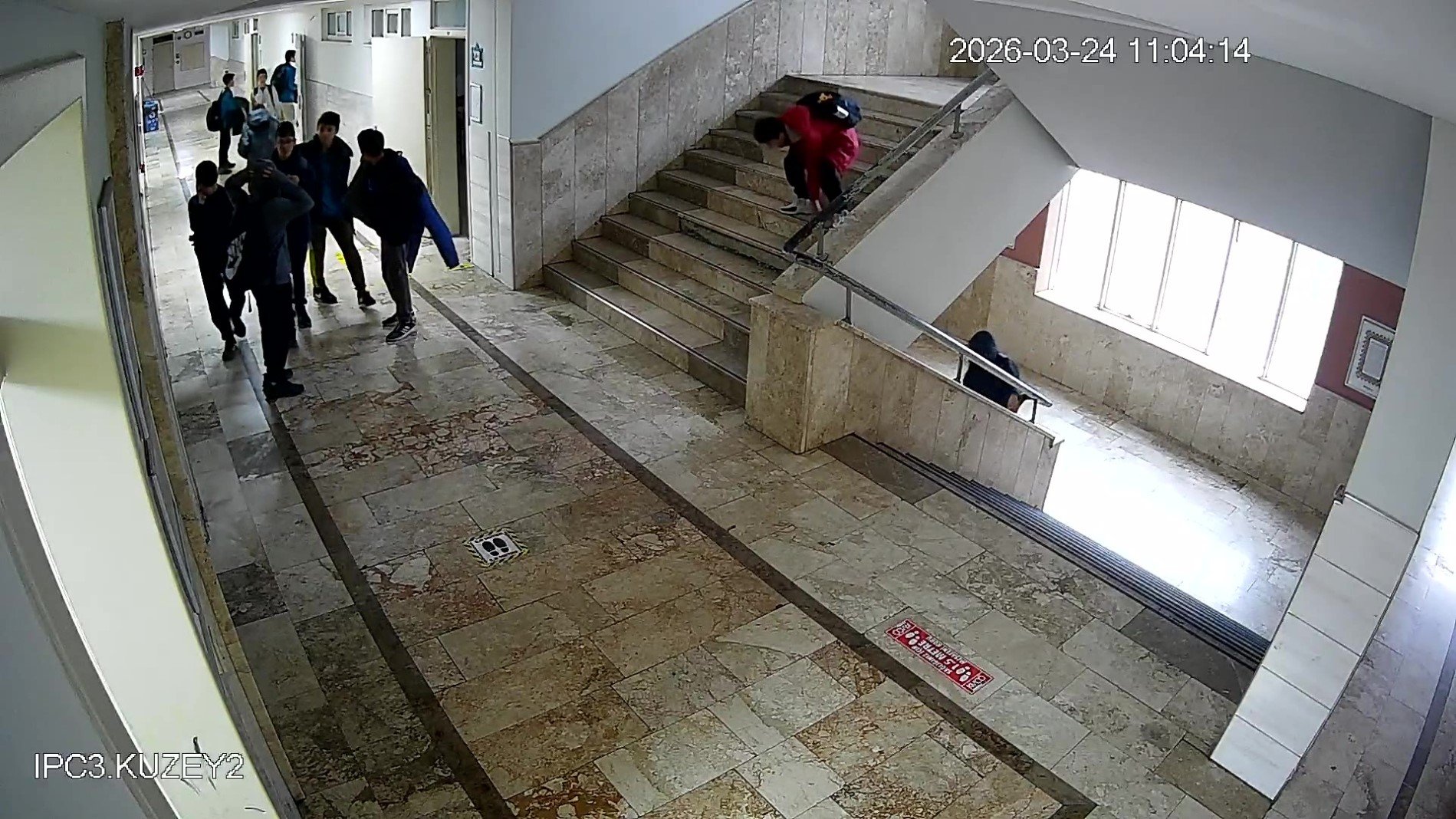 Okul Koridorunda Para Buldu2