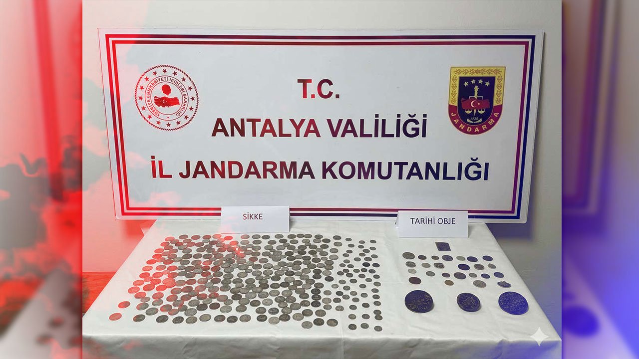 Antalya'da kaçakçılık operasyonu: Çok sayıda tarihi eser ele geçirildi