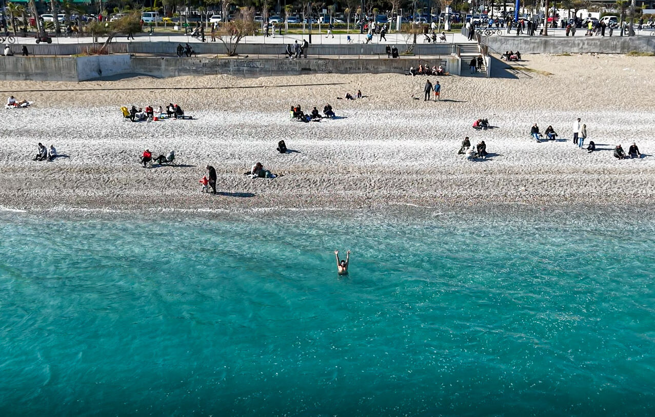 Zirvede Kar, Sahilde Deniz3