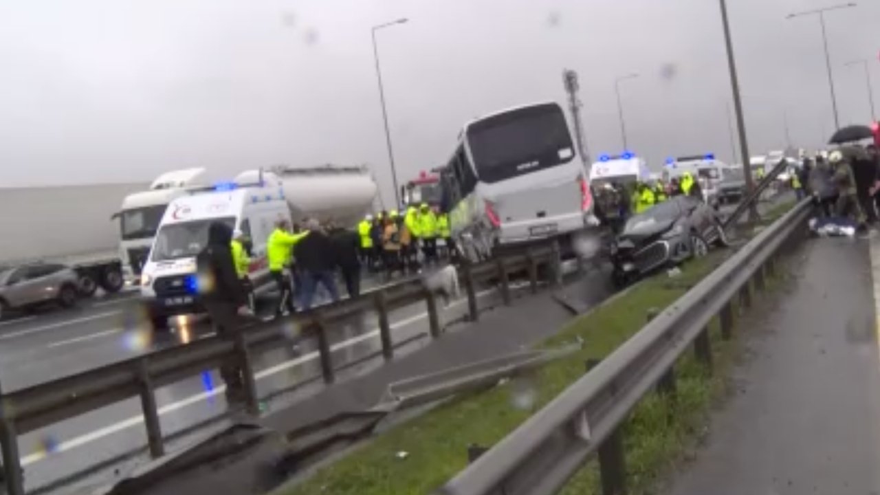 Korkunç kazada 1 polis şehit oldu 16 kişi yaralandı! Kaza sonrası anlar kamerada