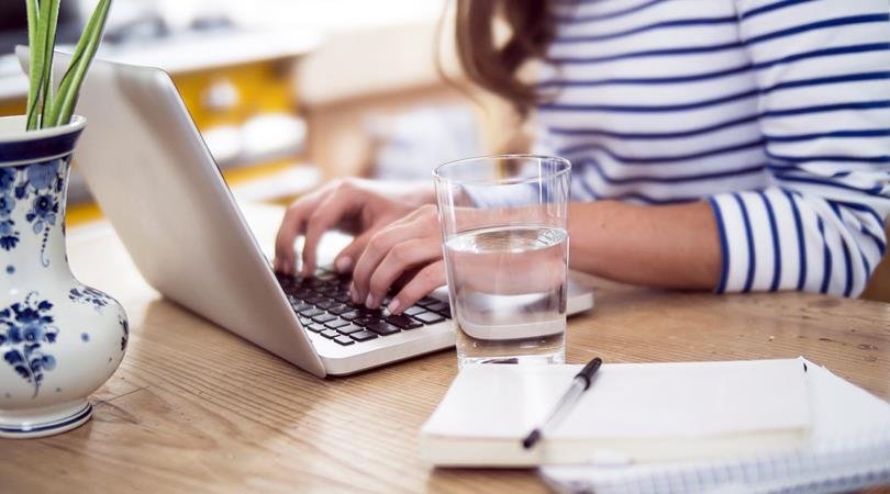 Ofiste Sağlıklı Kalmanın 5 Pratik Yöntemi: Daha Enerjik ve Verimli Olun