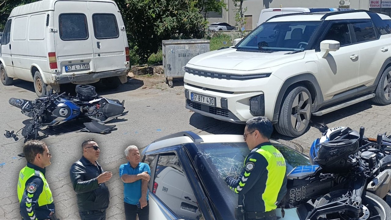 Antalya'da motosiklet otomobile çarptı!  O anlar kamerada