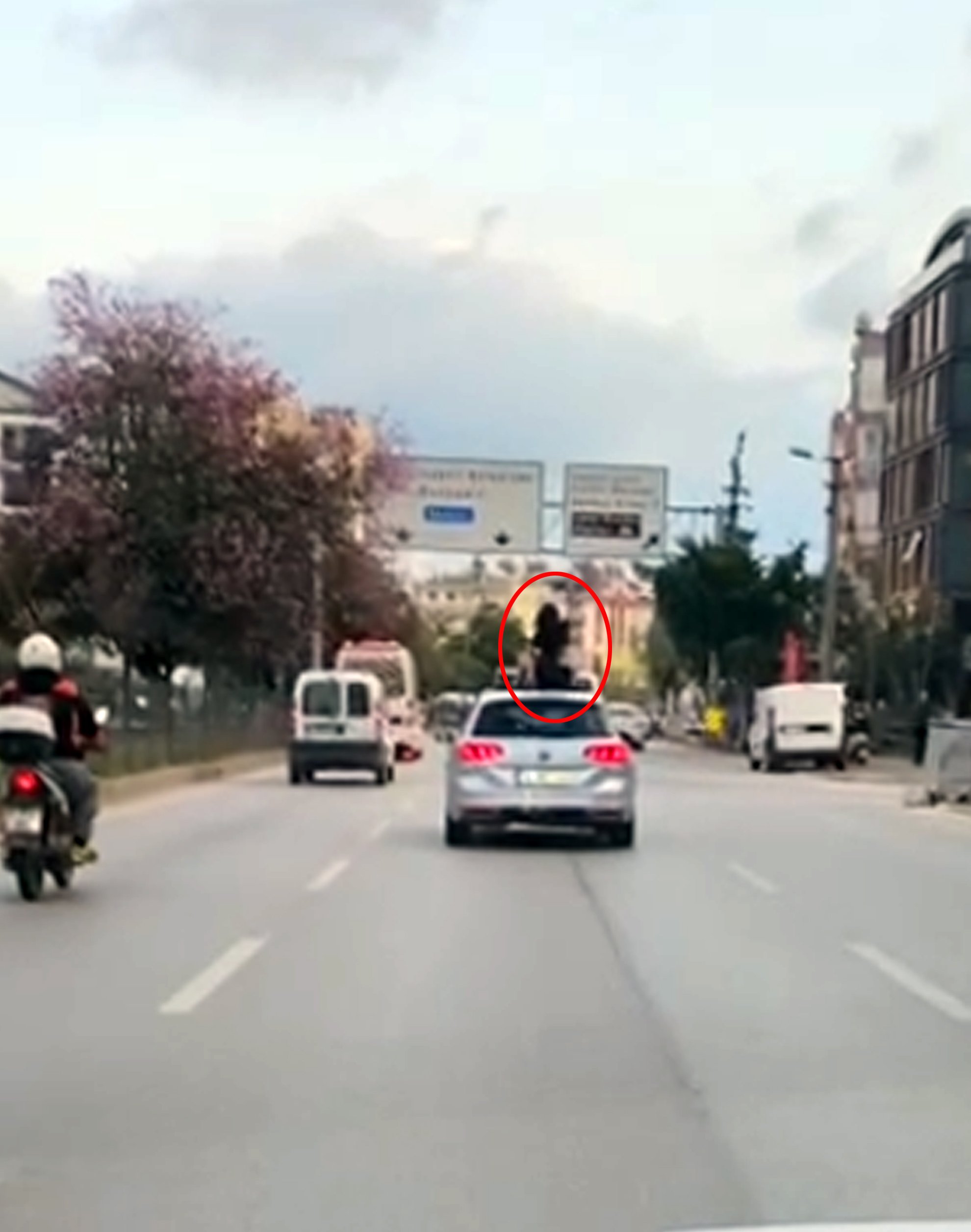 Aracın Üzerinde Dans2