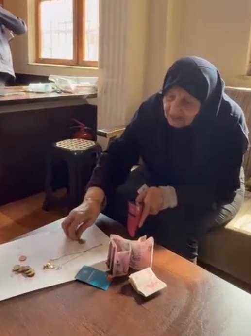 Kepez Belediyesi Zabitasindan Ornek Davranis; Kayip Cuzdan Sahibine Teslim Edildi 4