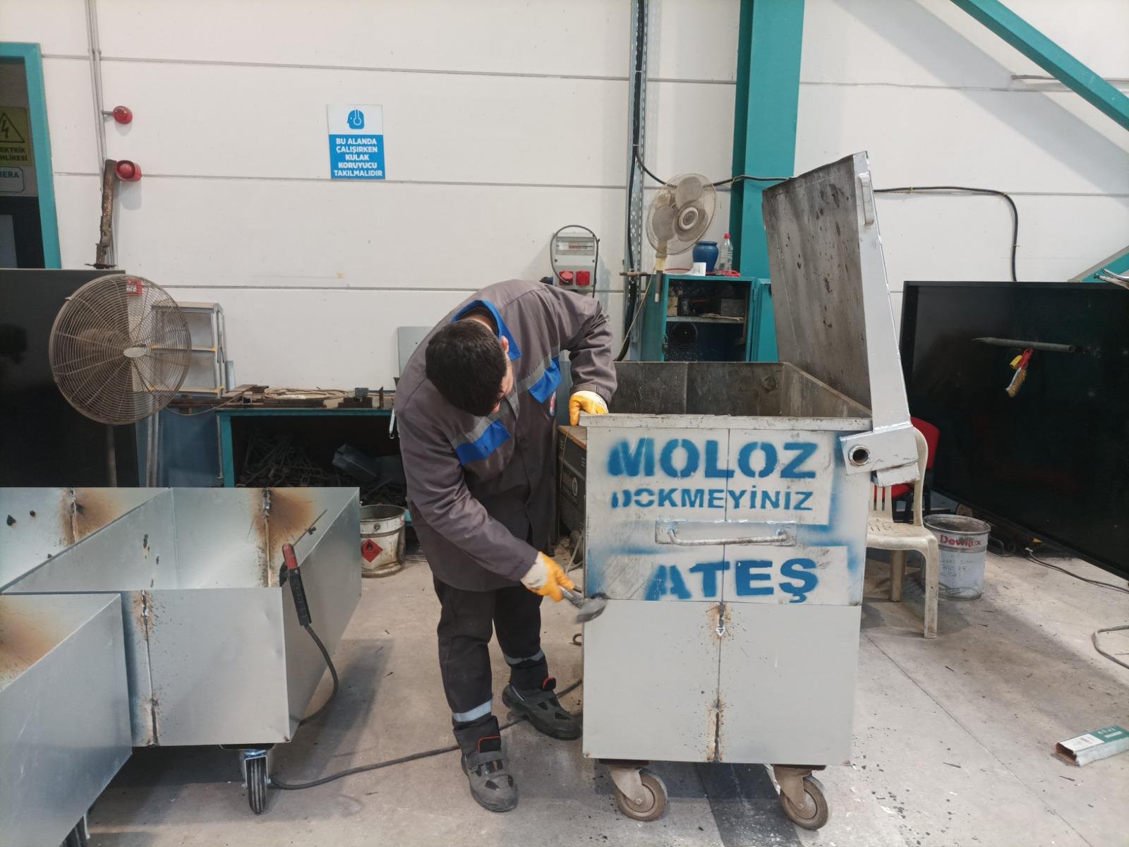 Kepezde Kurban Bayrami Oncesi Cop Konteyneri Seferberligi 3