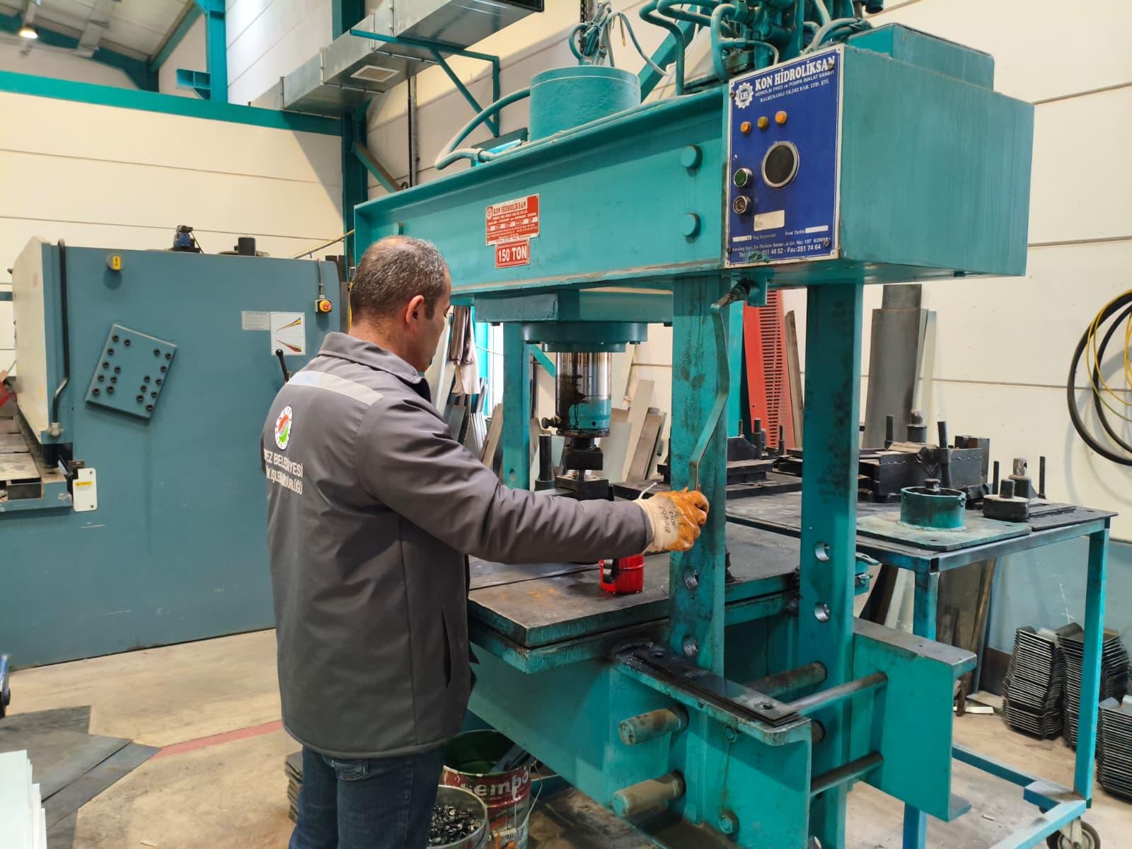 Kepezde Kurban Bayrami Oncesi Cop Konteyneri Seferberligi 9