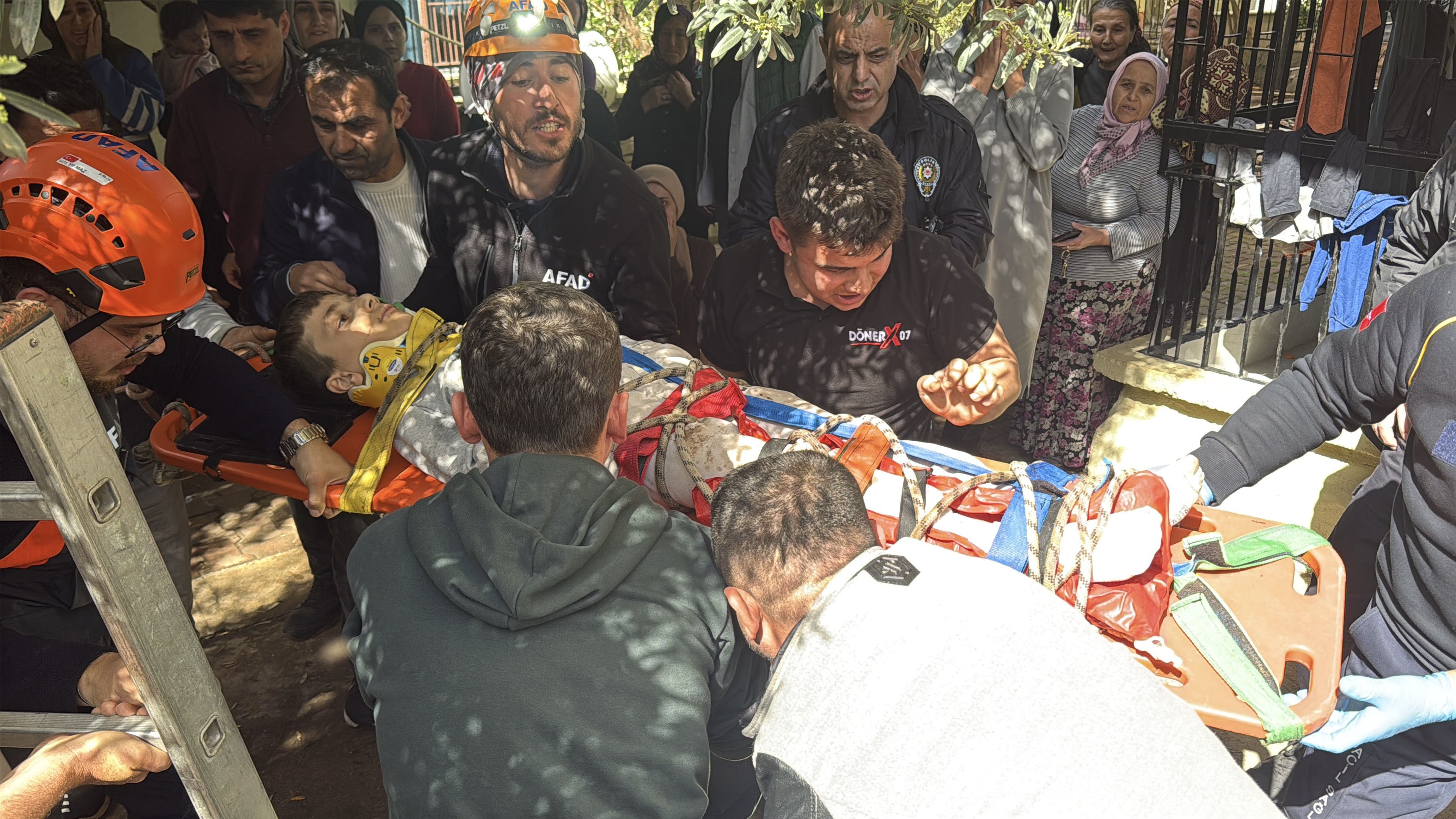 10 Yaşındaki Çocuk 7 Metrelik Foseptiğe Düştü7