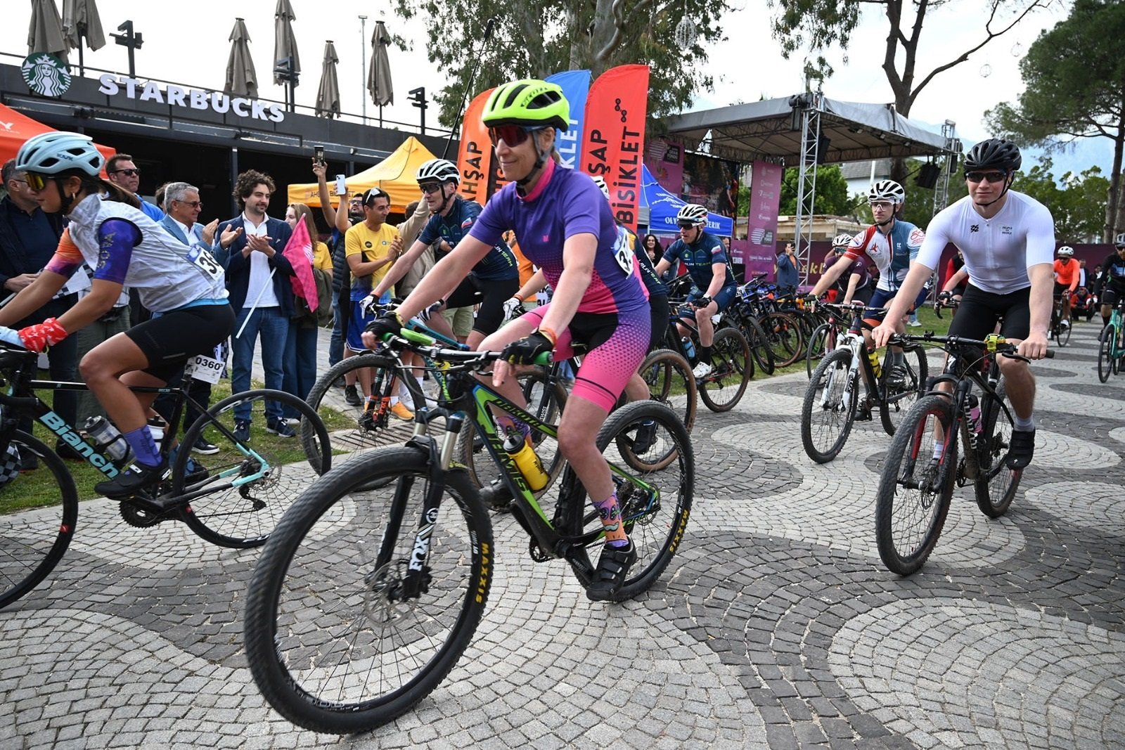 A K R A G R A N F O N D O A N T A L Y A I L K K E Z D U Z E N L E N2