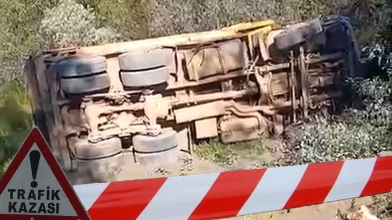 Antalya'da kamyon şarampole yuvarlandı: Sürücü olay yerinde can verdi