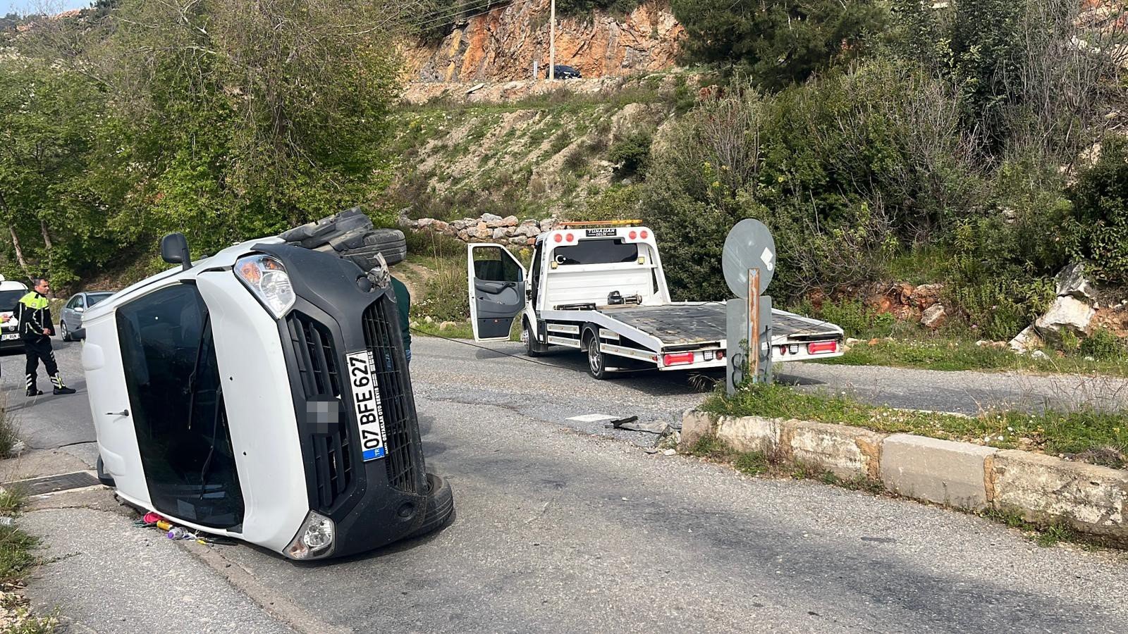 Alanya Ticari Arac Devrildi5