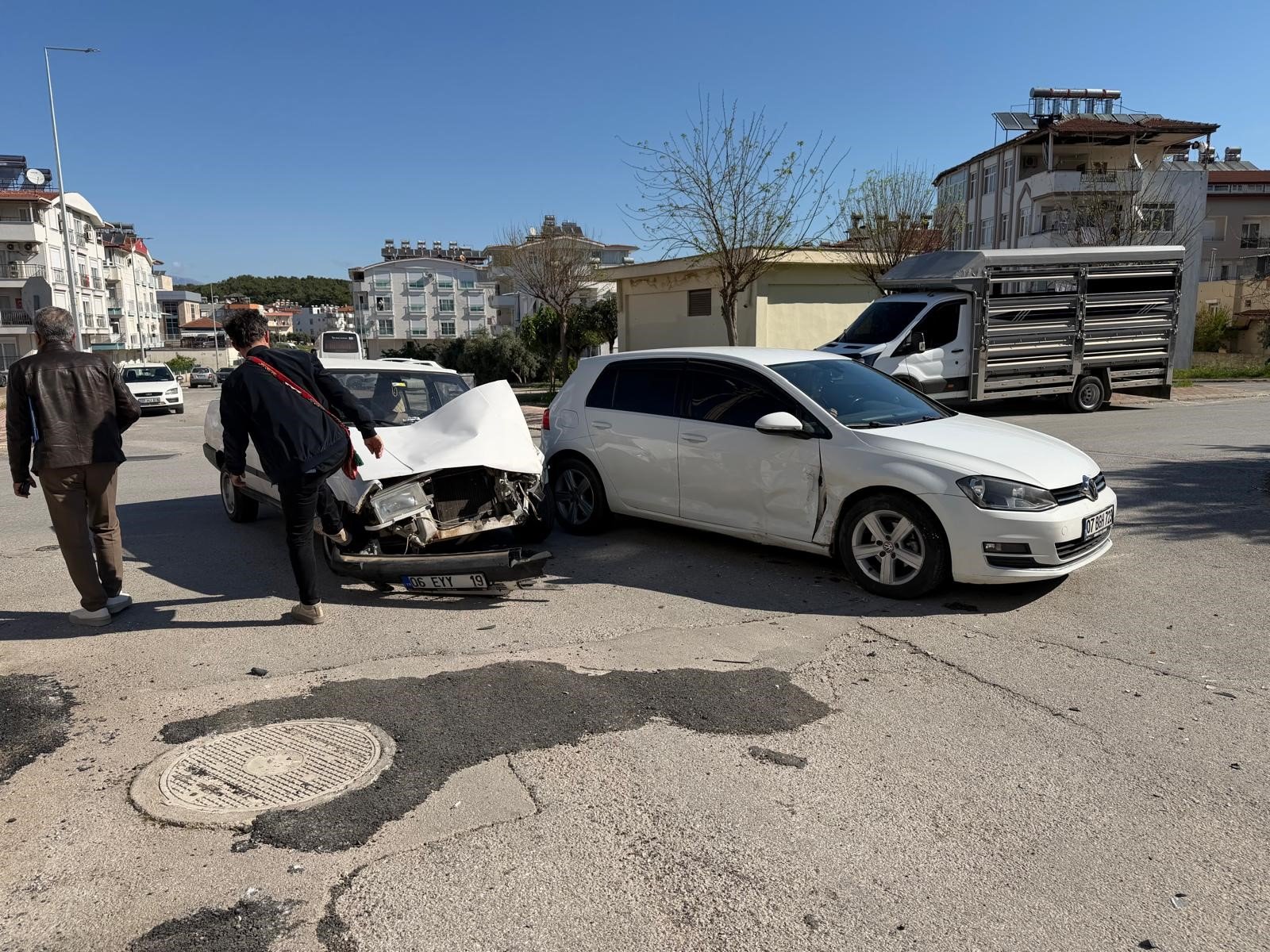 Antalya Trafik Kazasi Ucuz Atlatildi1