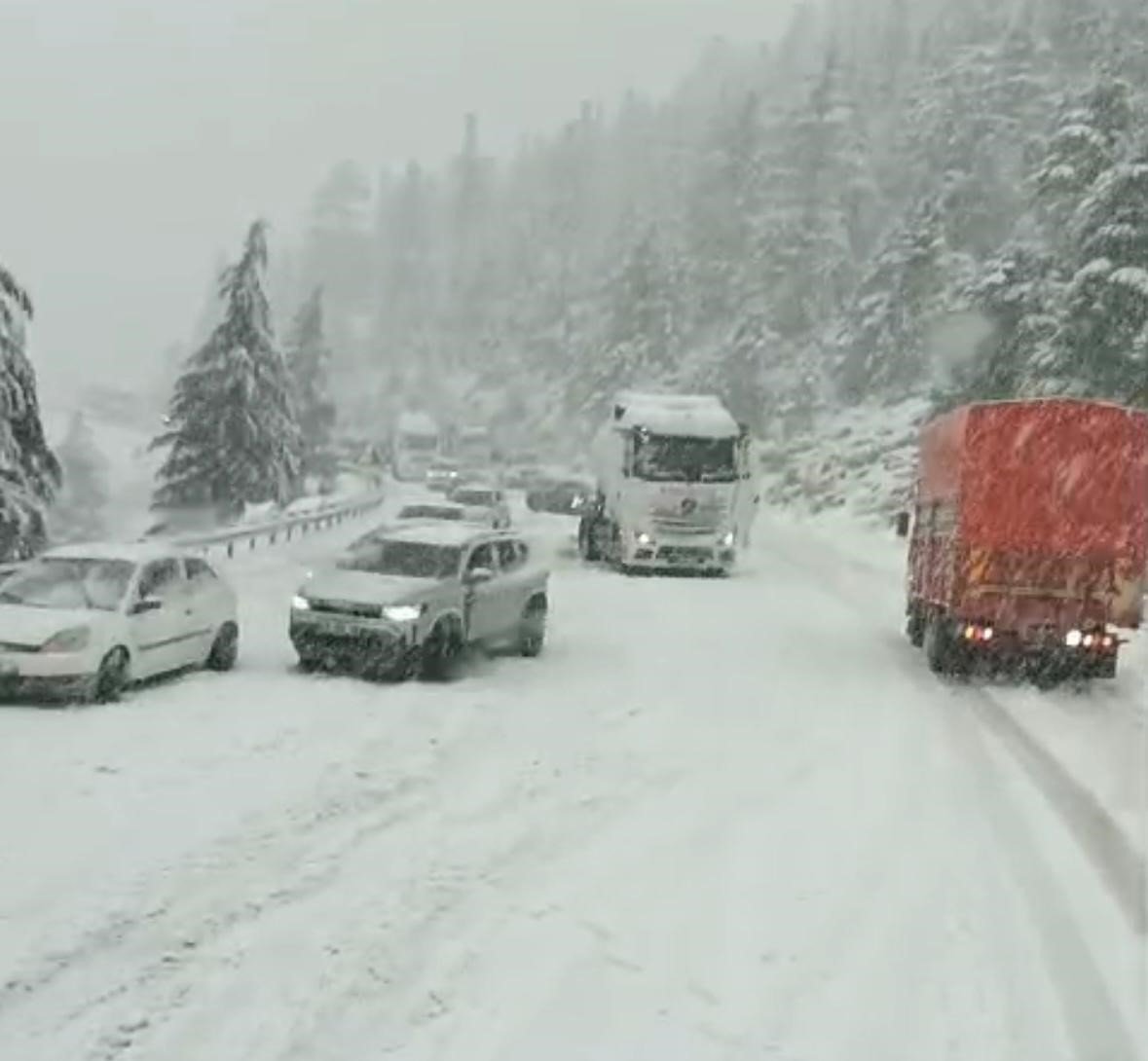 Antalya Yolu Beyaza Büründü1