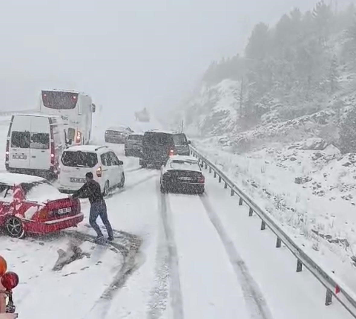 Antalya Yolu Beyaza Büründü2