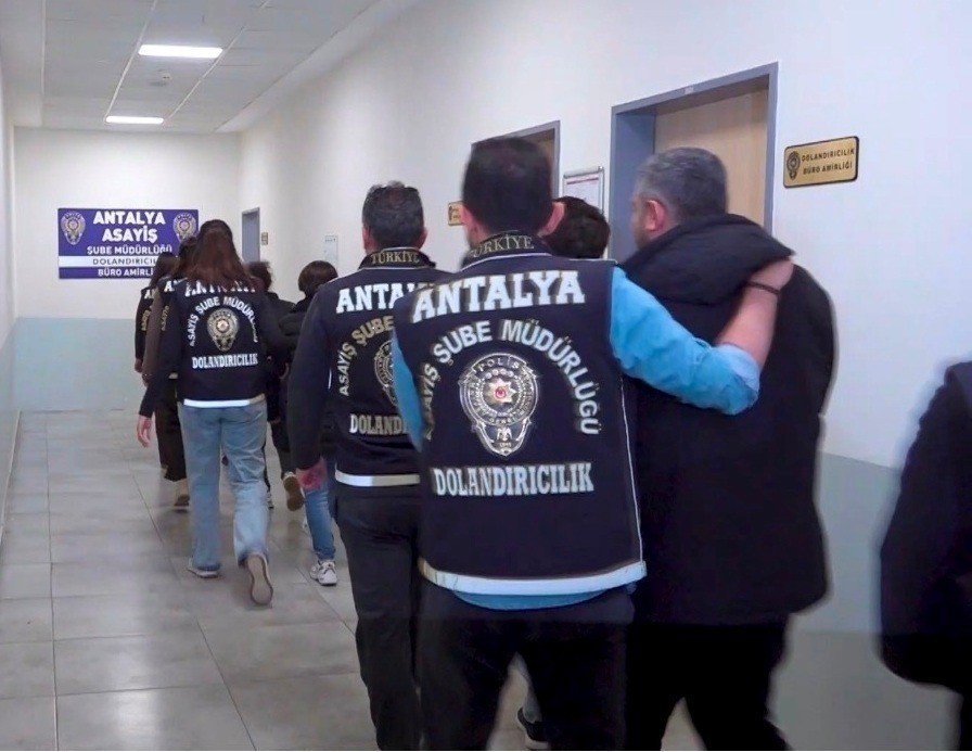 Antalyada 576 Nin Lira Dolandirdilar1