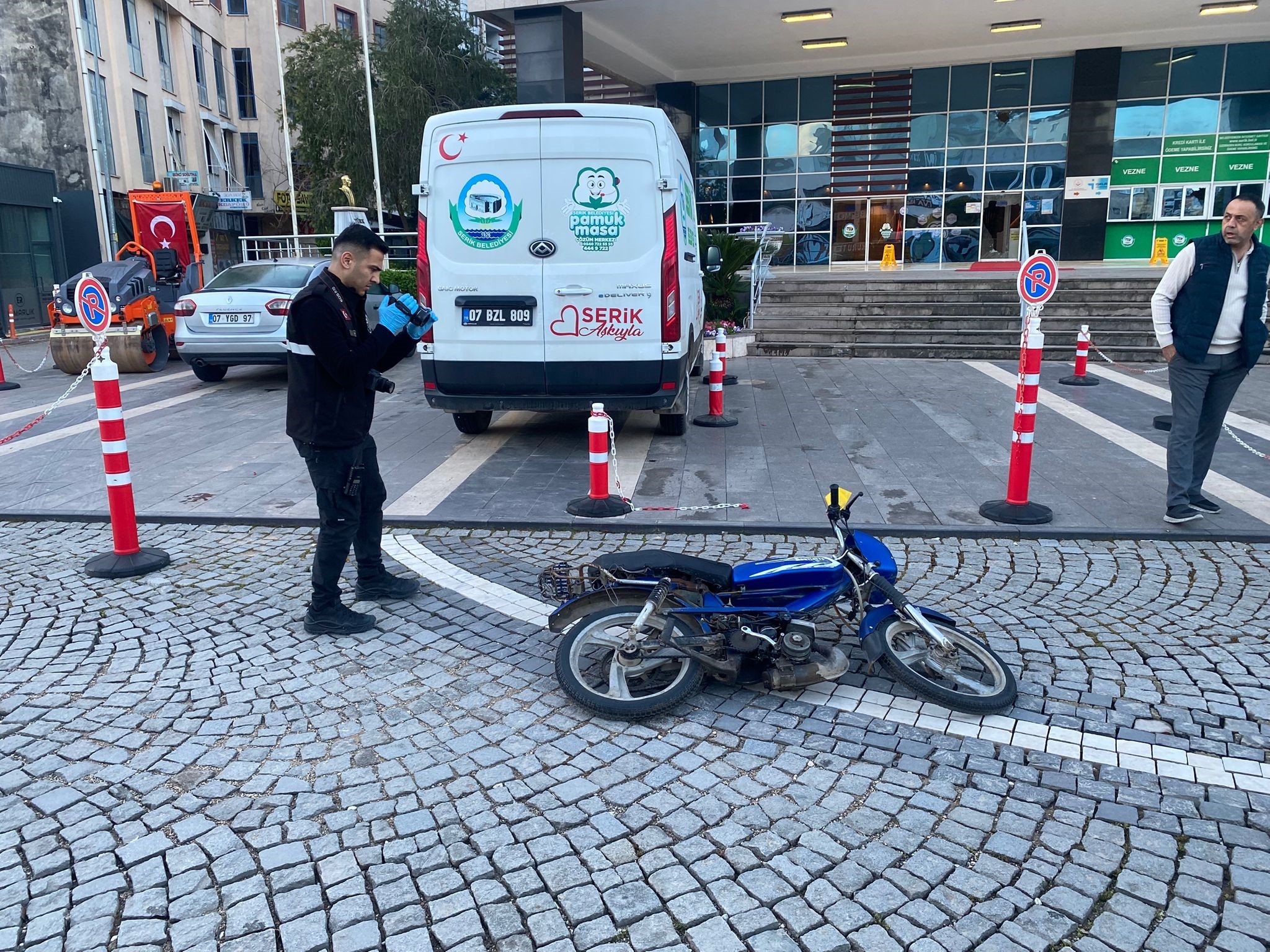 Antalya'da Belediye Binasına Silahlı Saldırı1