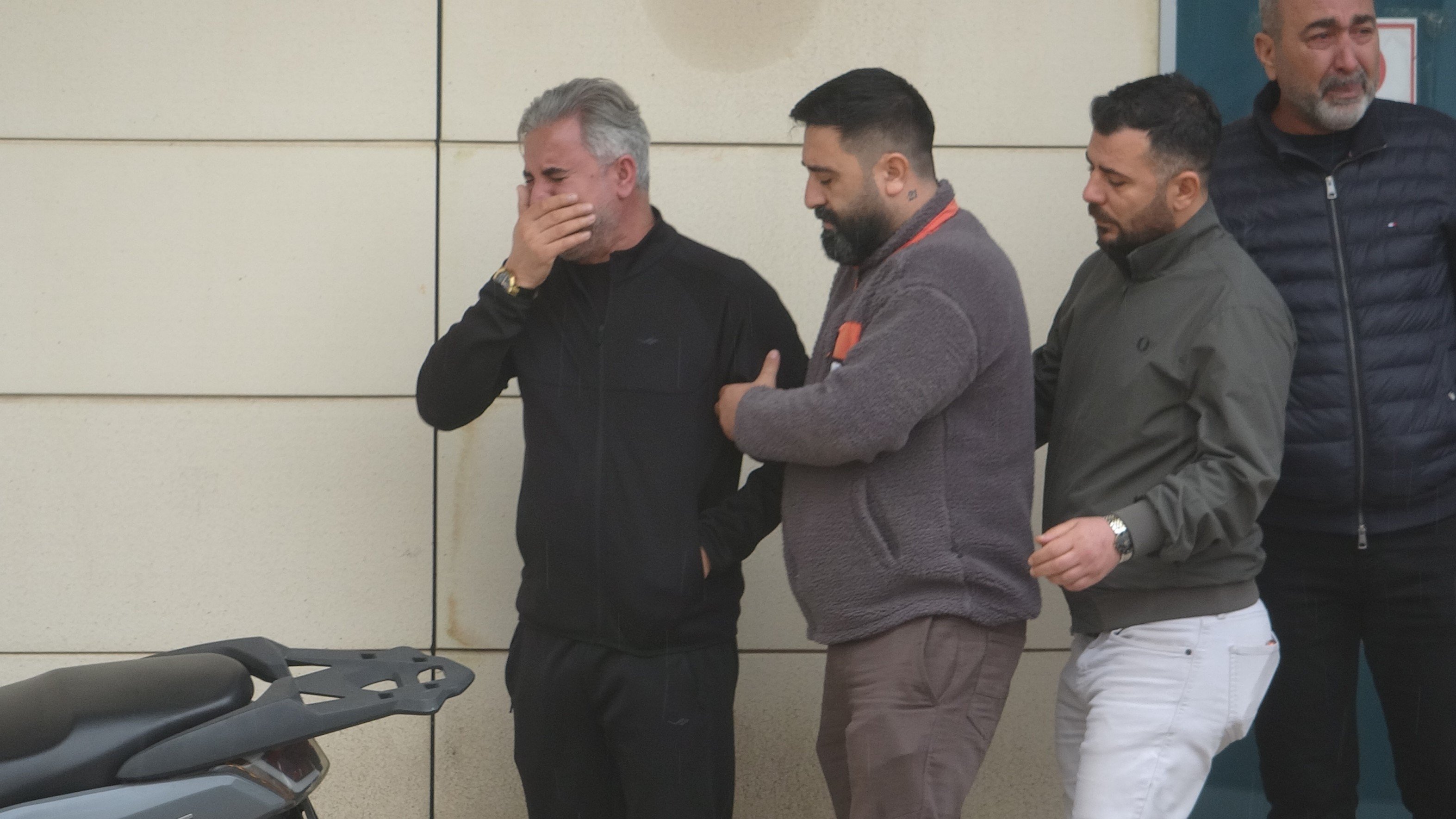 Antalya'da Denizde Boğulan Gencin Cenazesi Gözyaşlarıyla Teslim Alındı2