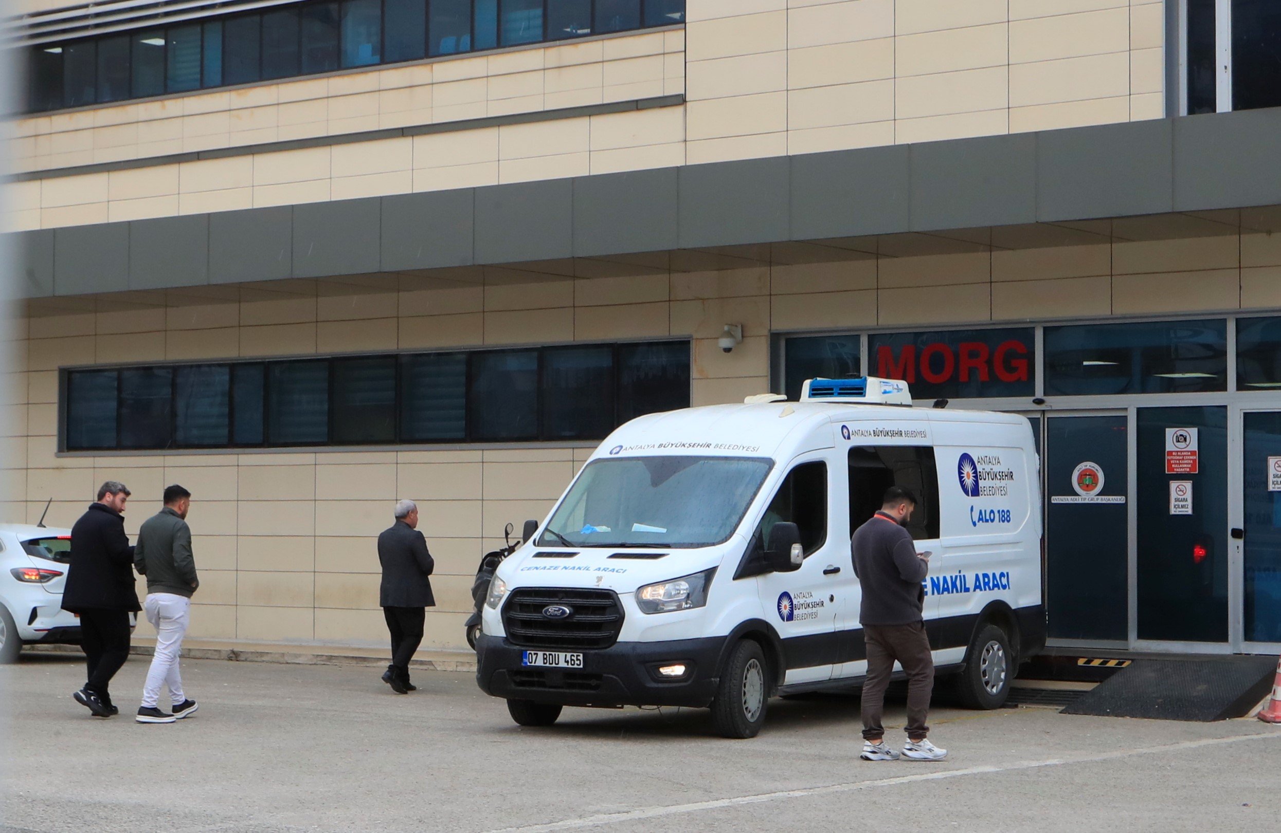 Antalya'da Denizde Boğulan Gencin Cenazesi Gözyaşlarıyla Teslim Alındı6