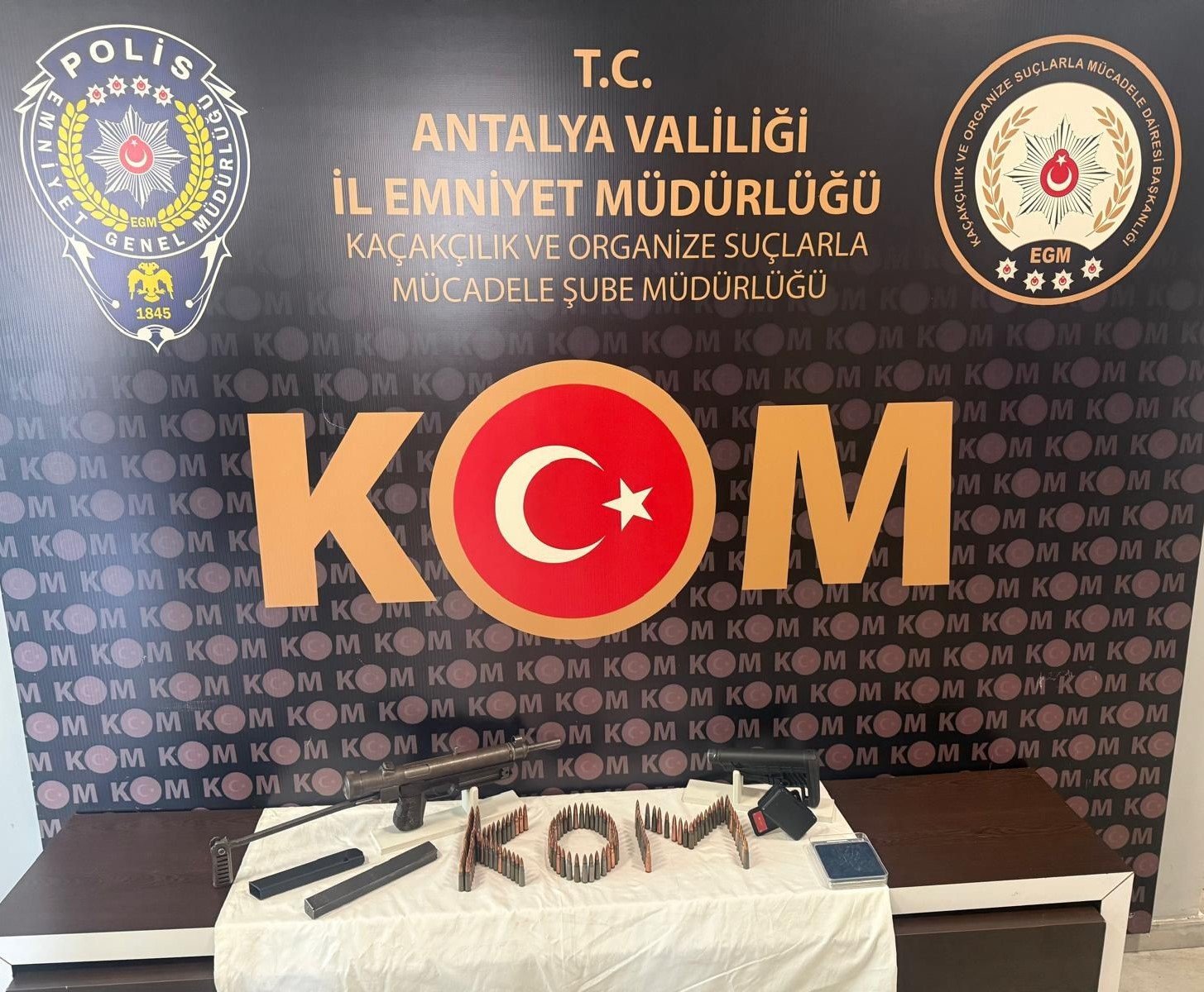 Antalya’da Eğlence Mekanı Kurşunlandı3