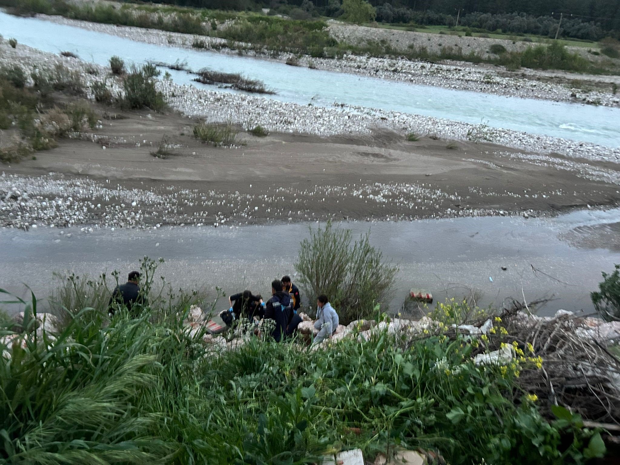 Antalyada Manzara Izlerken Aşağıya Düştü2