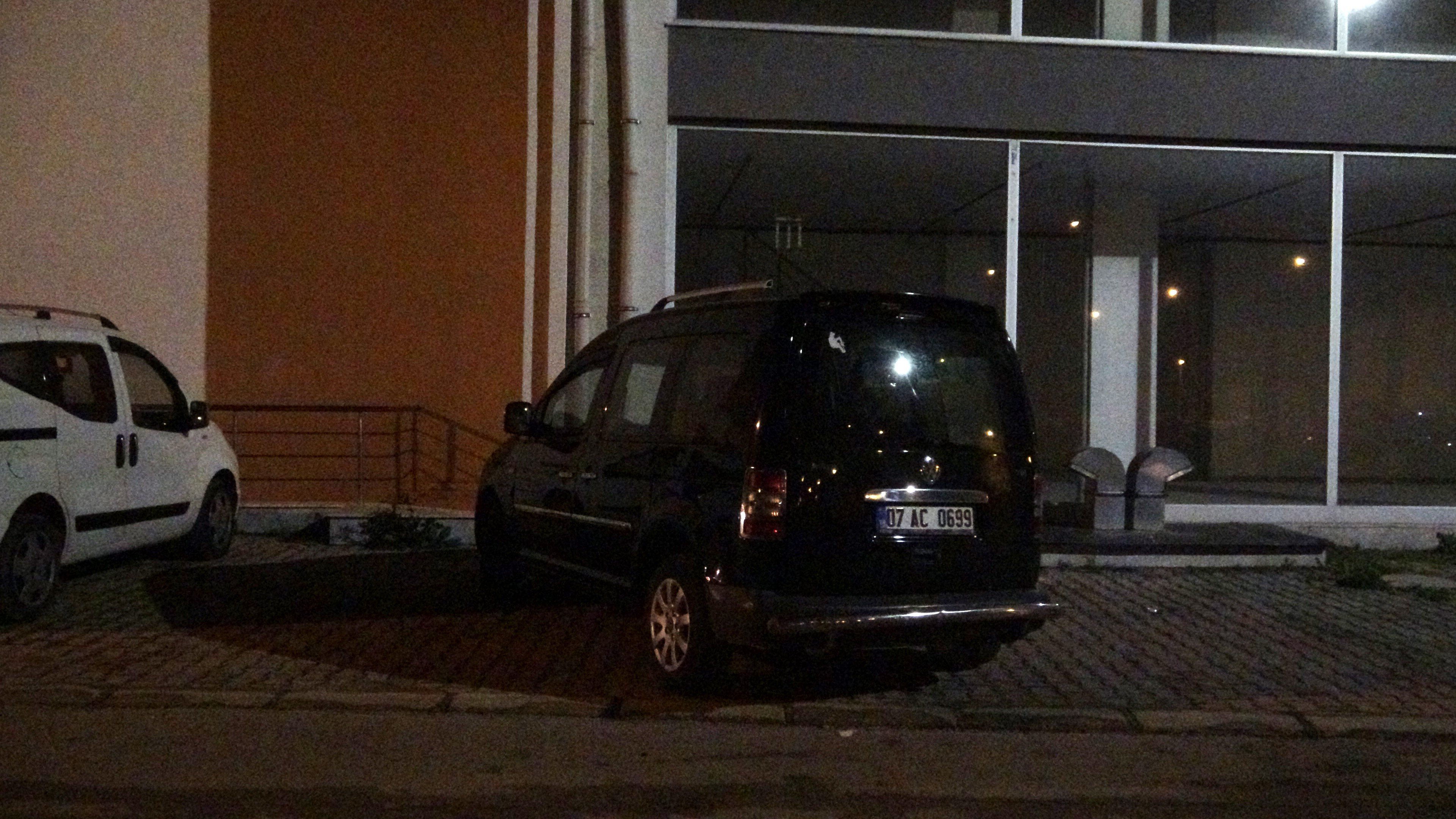 Antalya’da Polis Aracıyla Çarpışan Sürücü Kaçtı4